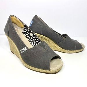 Tom's Calypso Gray Peep Toe Wedge Sandals Sized 7